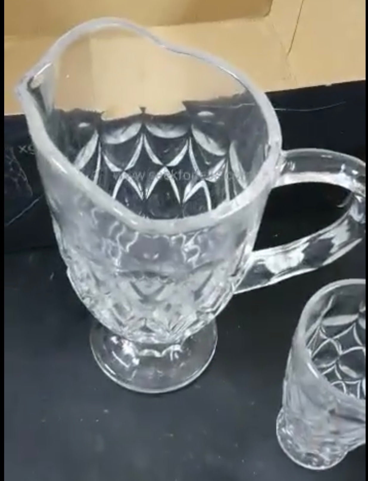 Glass Jug w/6 Cups