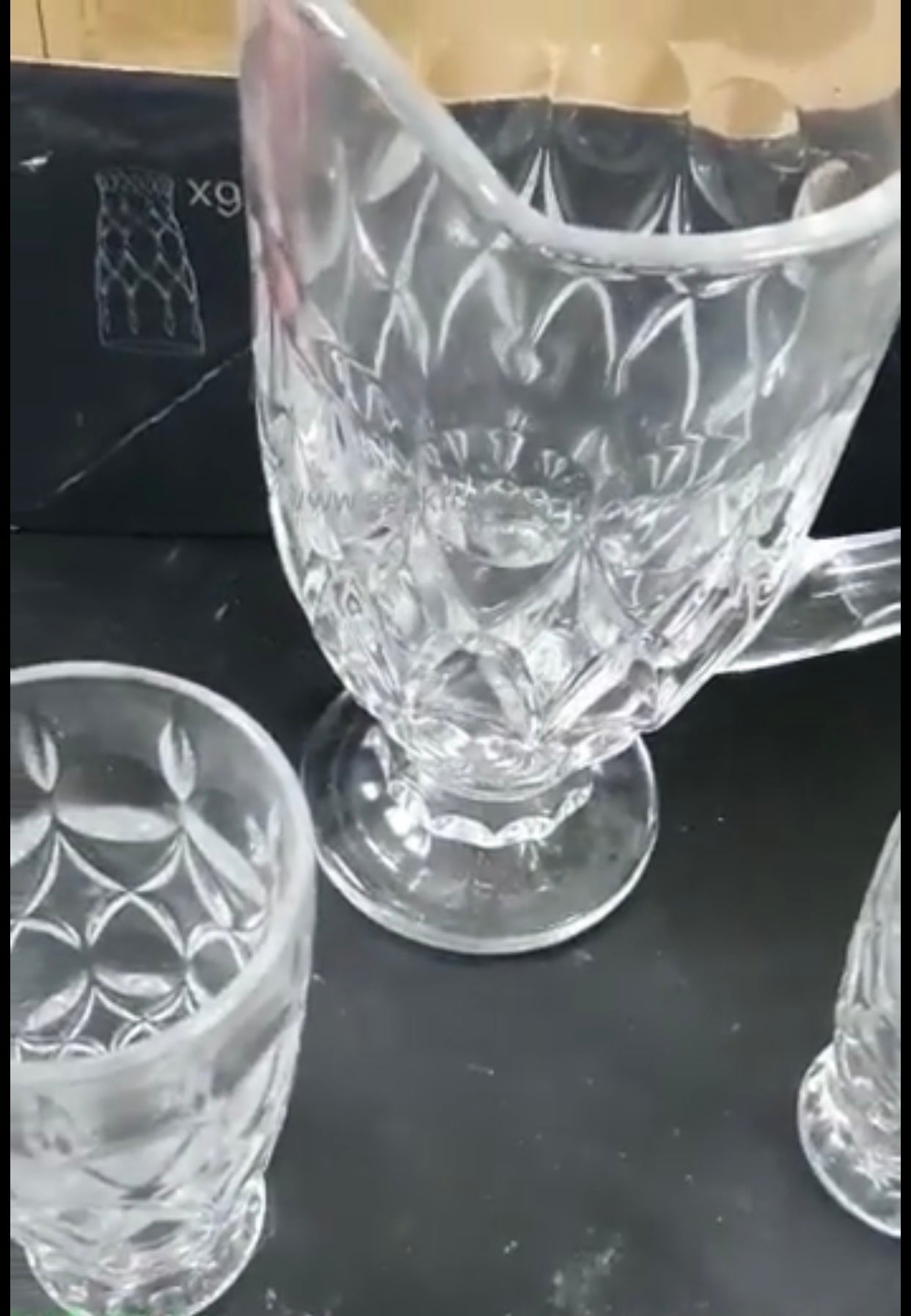 Glass Jug w/6 Cups