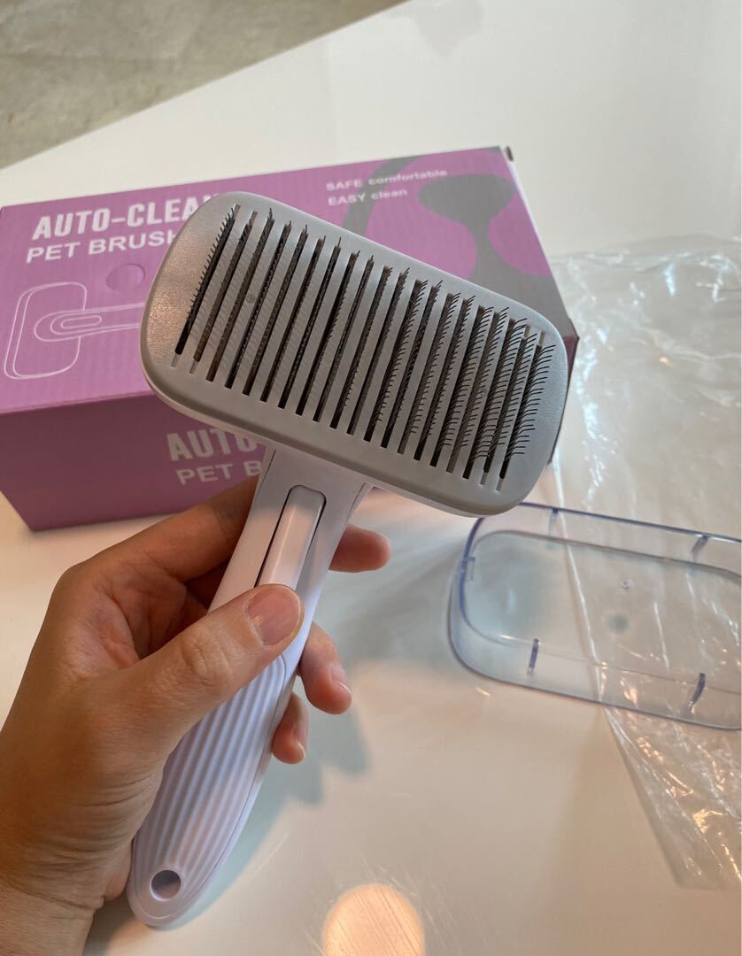 Auto-Clean Pet Brush