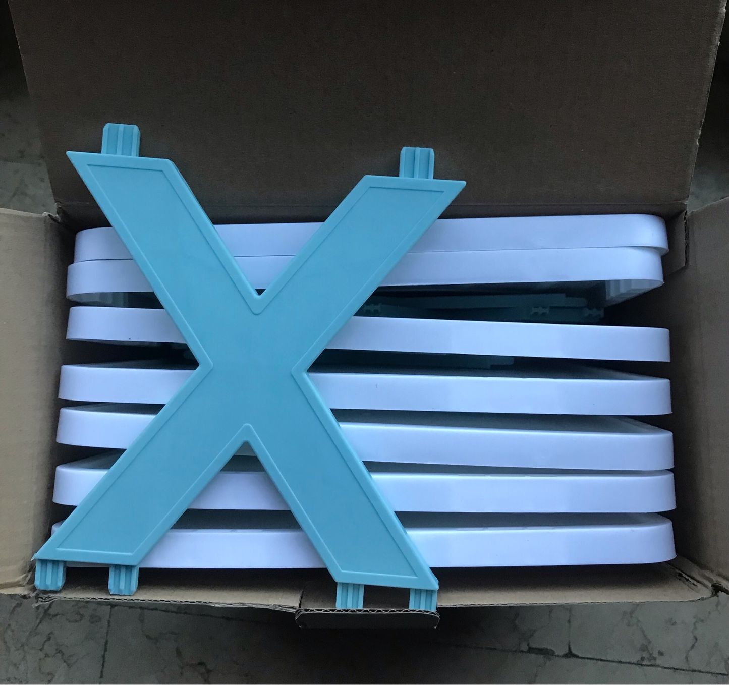 X-Shaped Organizer