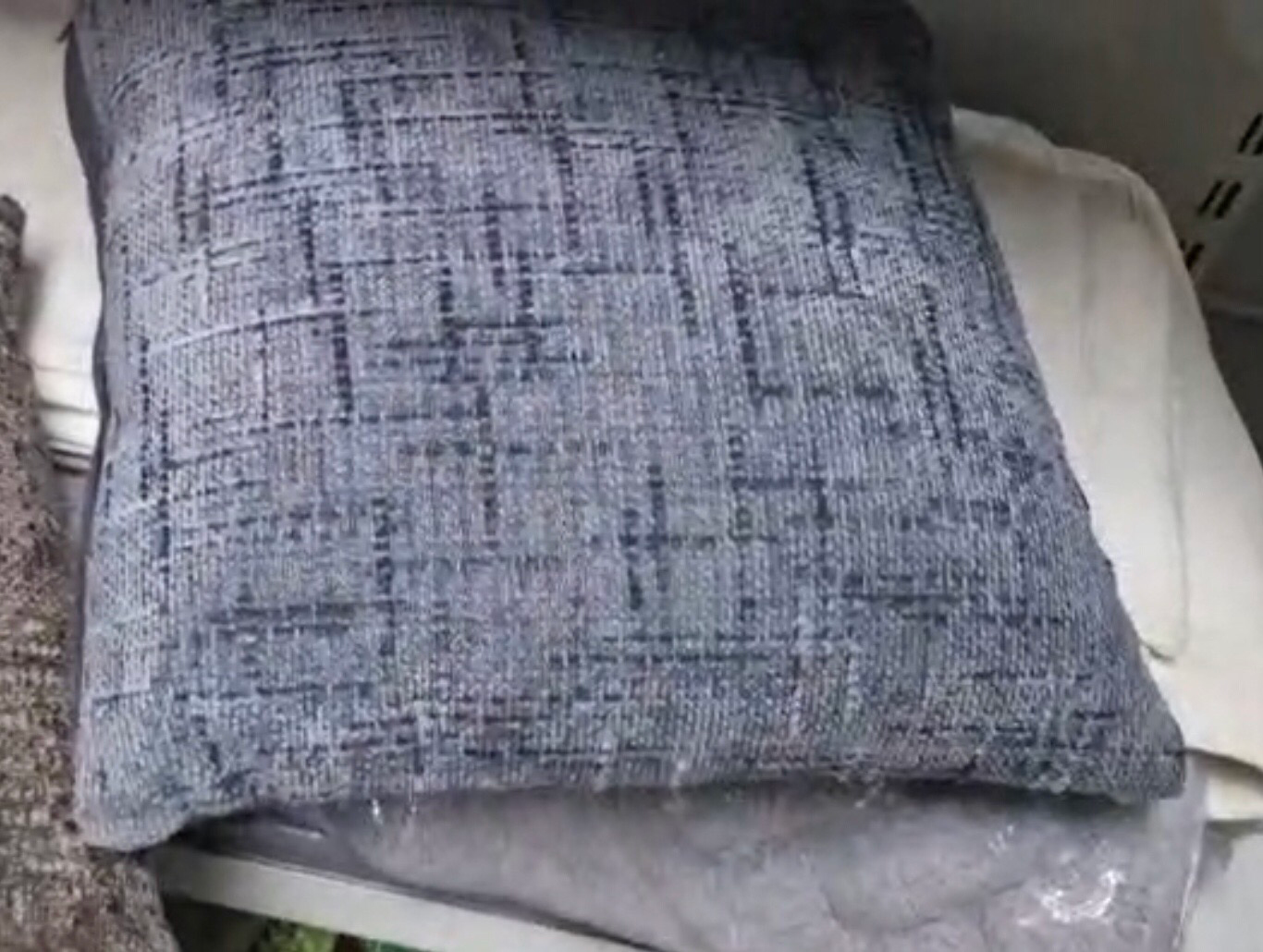 Cushion (Gray)