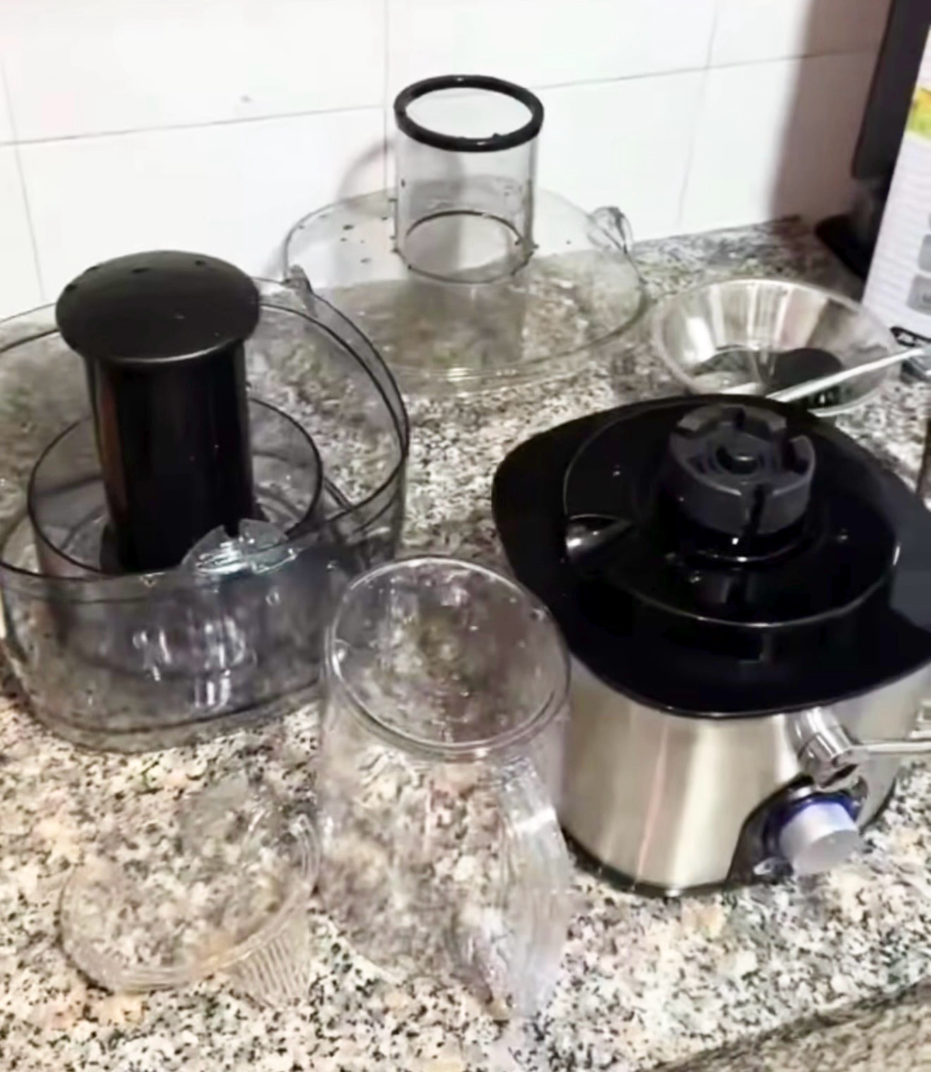 Juice Extractor (ZB700W)